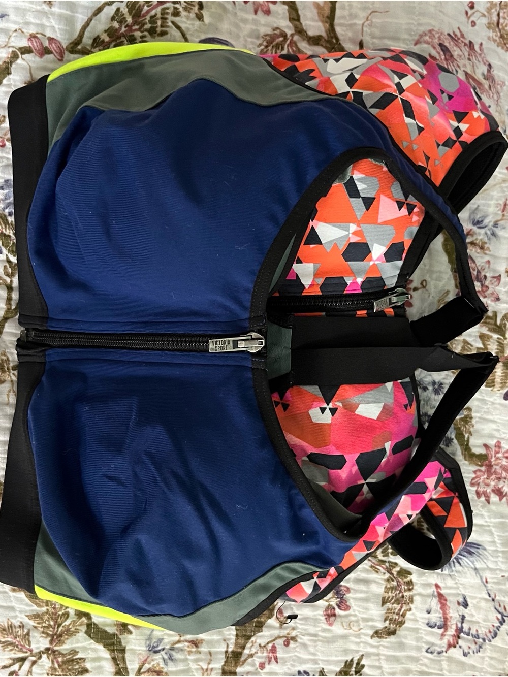 Two Victoria Secret Sport Sports Bar Zipper and bra top Size 34DDD